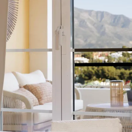 Apartament Marbella Banus Suites - Banus - Nueva Andalucia - Senorio De Aloha Urb - Premium Location - 2Br - 2Ba - Outdoor Terrace - Spectacular Sea & Mountain Views - Pool - Ideal For Families *